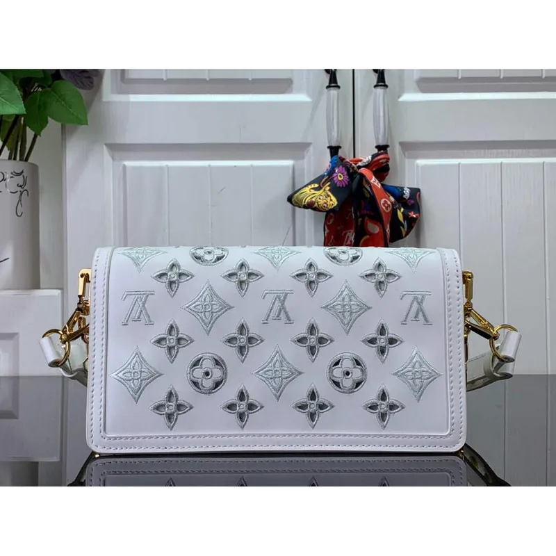 LV M20739 Louis Vuitton Dauphine East West Handbag White