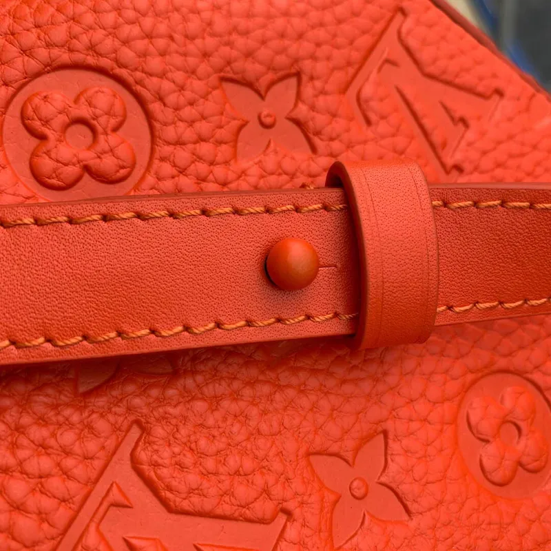 LV M81525 Louis Vuitton S LOCK Vertical Wearable Wallet Orange