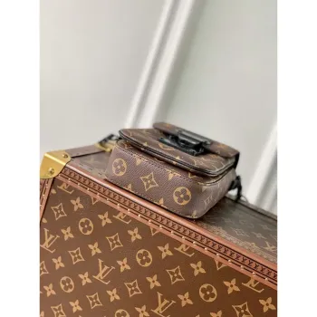 LV M81522 Louis Vuitton S LOCK Vertical Wearable Wallet black