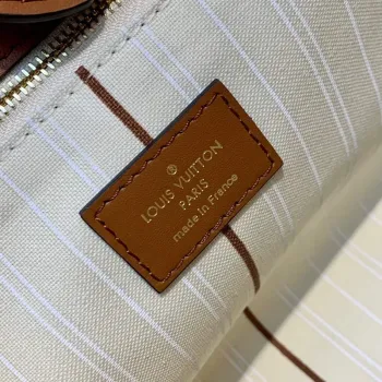 LV M59905 Louis Vuitton On My Side PM Tote Bag