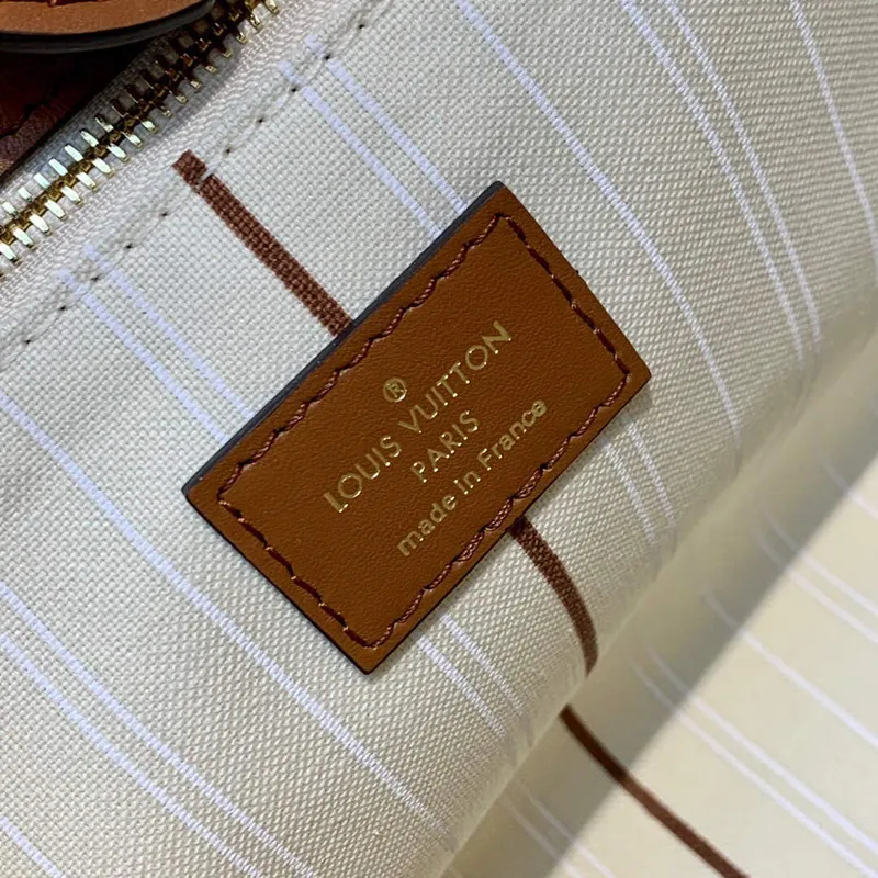 LV M59905 Louis Vuitton On My Side PM Tote Bag