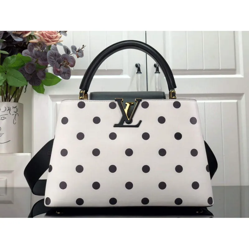 LV M20373 Louis Vuitton Capucines MM Handbag
