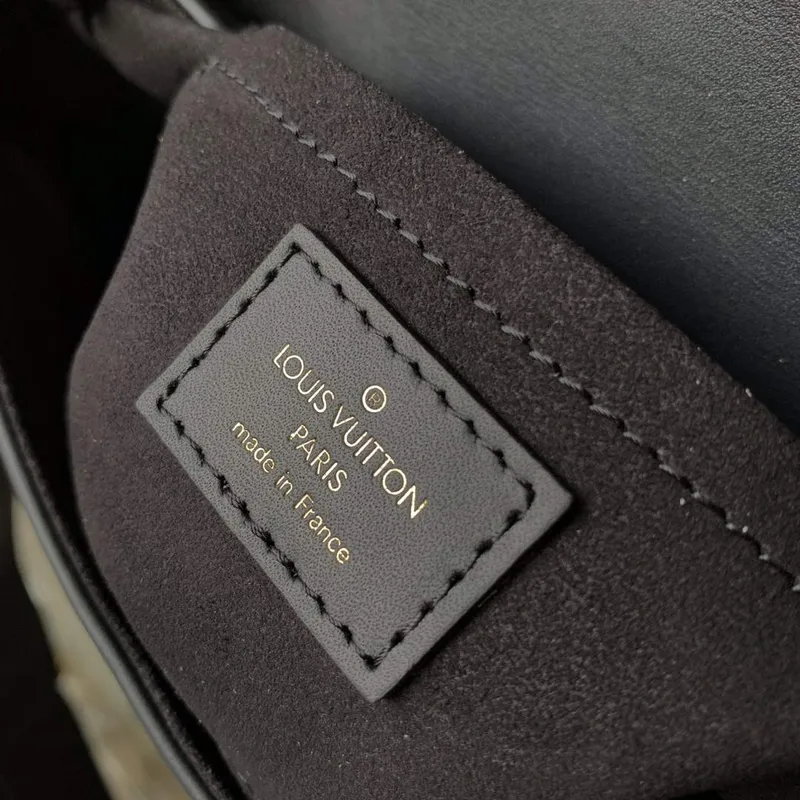 LV M56461 Louis Vuitton New Wave Multi Pochette Leather M58941 Black