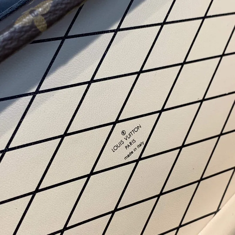 LV M46120 Louis Vuitton Petite Malle East West Handbag