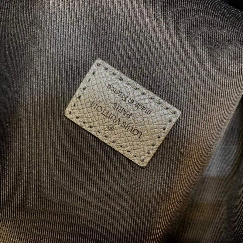 LV M30835 Louis Vuitton Discovery Backpack PM Silver