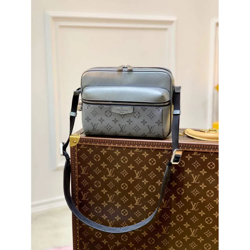 LV M30830 Louis Vuitton Outdoor Messenger Silver