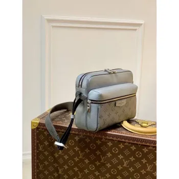 LV M30830 Louis Vuitton Outdoor Messenger Silver