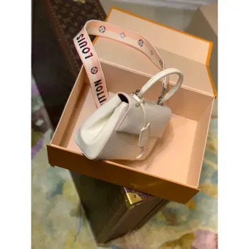 LV M58928 Louis Vuitton Cluny Mini Handbag Quartz