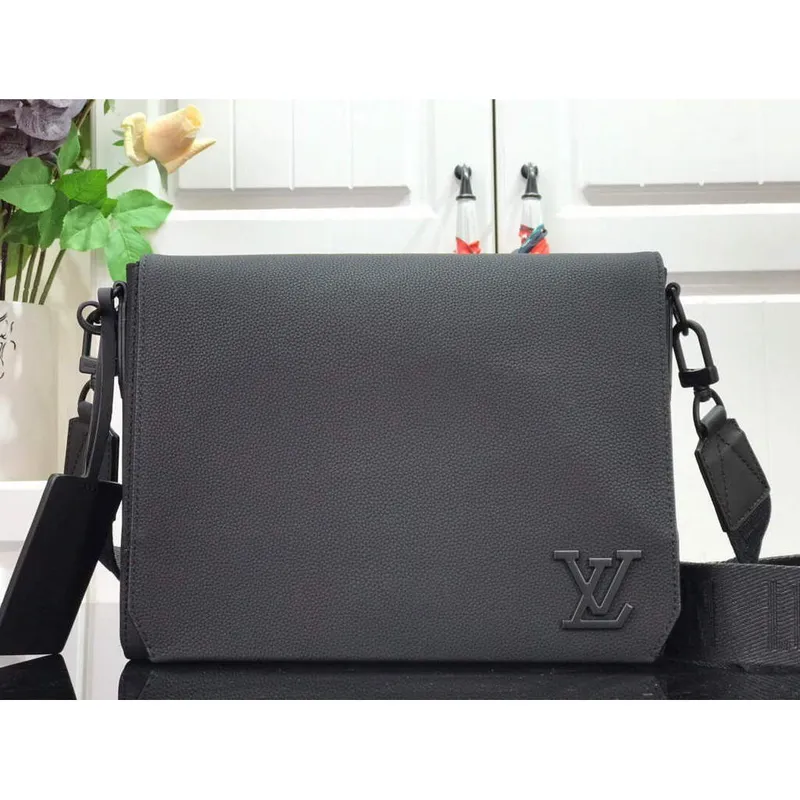 LV M57080 Louis Vuitton Messenger Bag Black