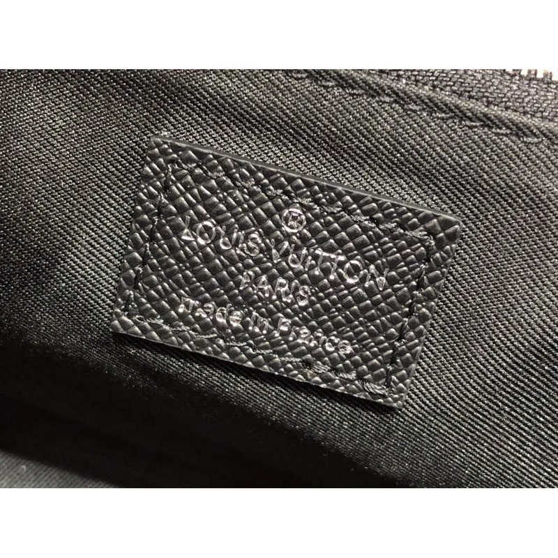 LV M30807 Louis Vuitton New Flap Messenger Black