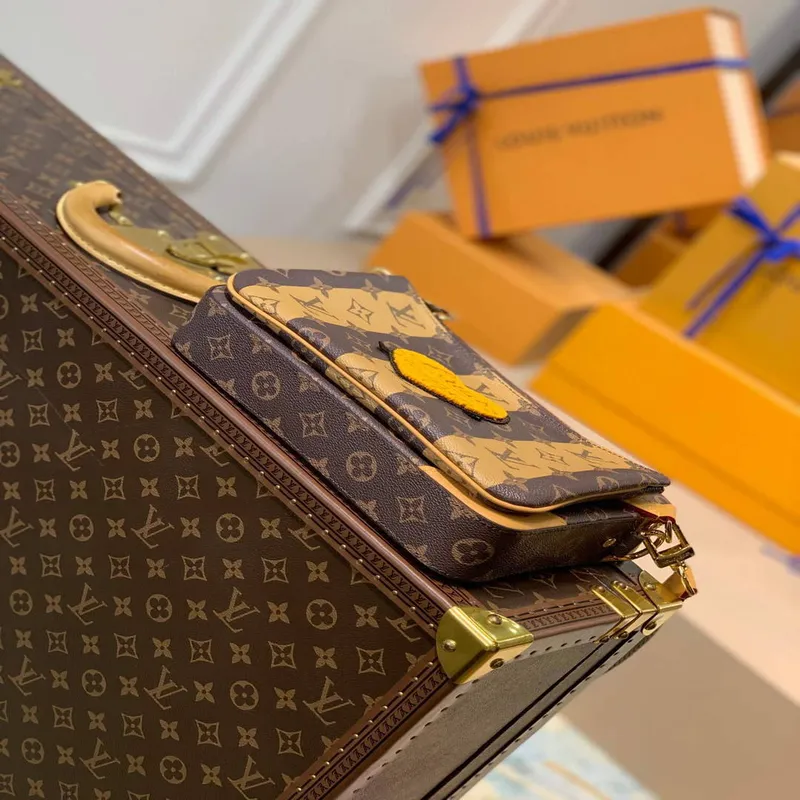LV M45965 Louis Vuitton Trio Messenger Monogram