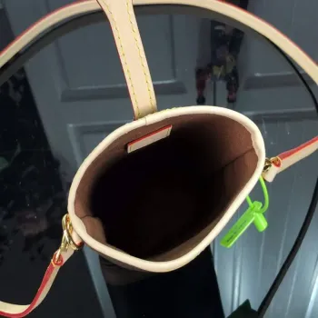 LV M80874 Louis Vuitton Fold Me Pouch