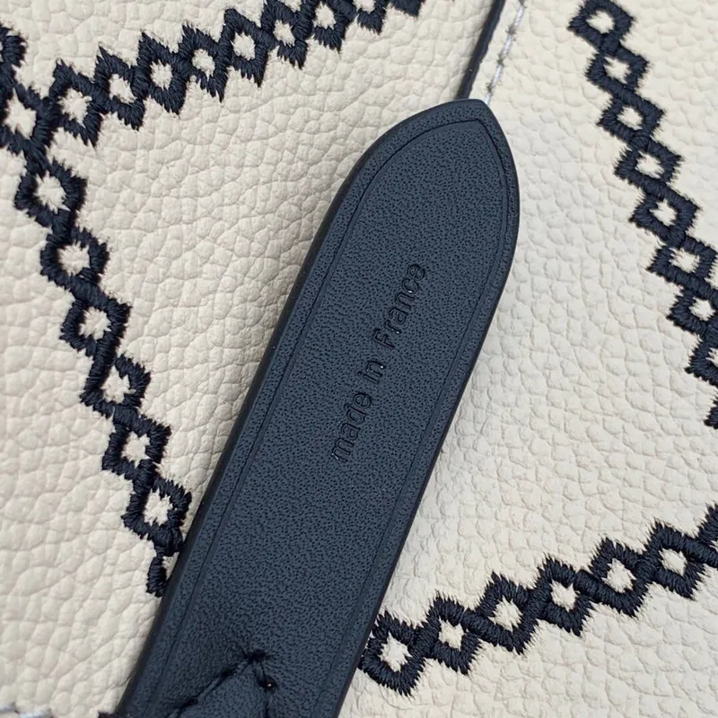 LV M46023 Louis Vuitton NéONOé BB Bucket Bag Beige