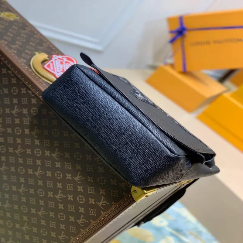 LV M45971 Louis Vuitton Besace Tokyo Bag