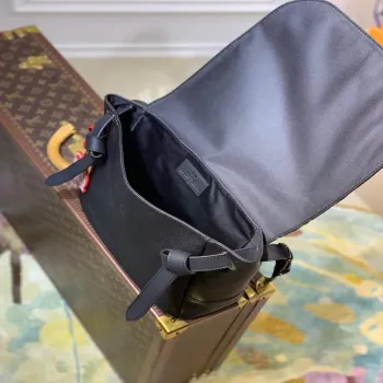 LV M45971 Louis Vuitton Besace Tokyo Bag