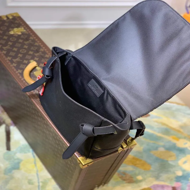 LV M45971 Louis Vuitton Besace Tokyo Bag