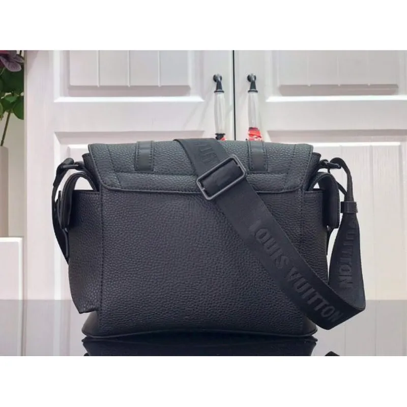LV M58476 Louis Vuitton Christopher Messenger Bag Black M58475