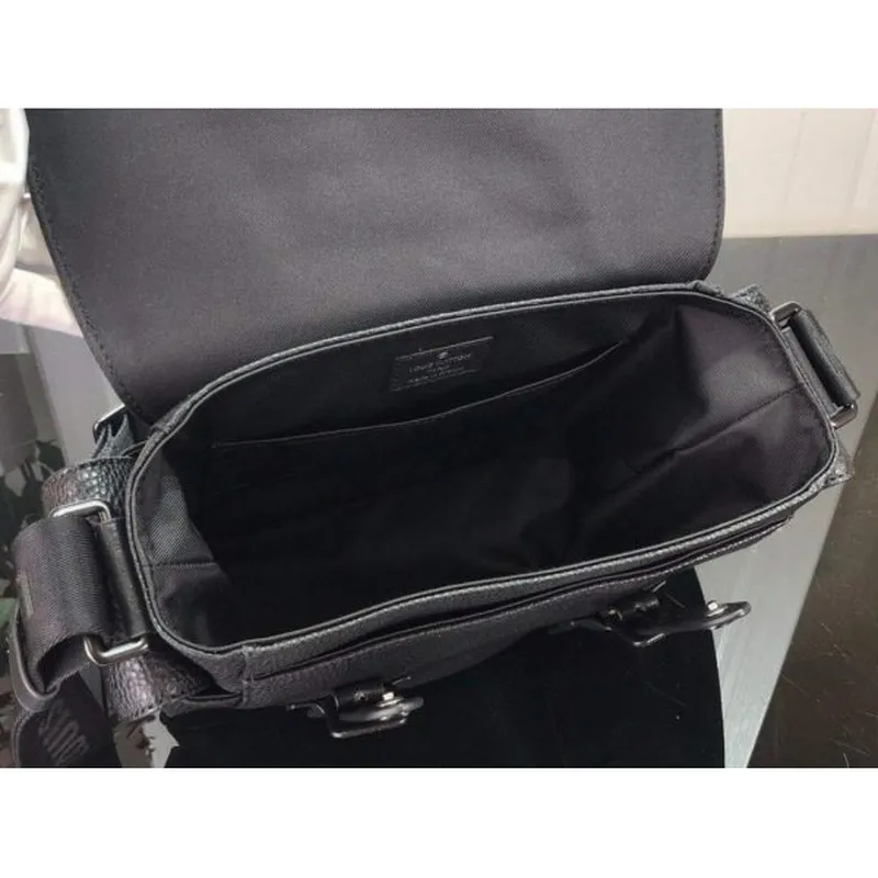 LV M58476 Louis Vuitton Christopher Messenger Bag Black M58475