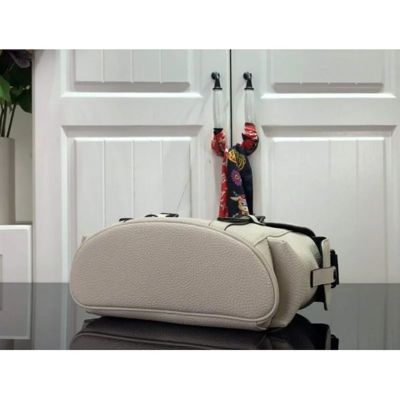 LV M58475 Louis Vuitton Christopher Messenger Bag White M58476