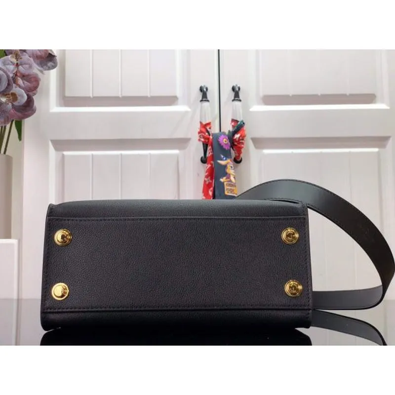 LV M57728 Louis Vuitton On My Side Tote Bag Black