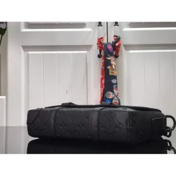 LV M57726 Louis Vuitton Trunk Messenger PM Taurillon Monogram Bag Black