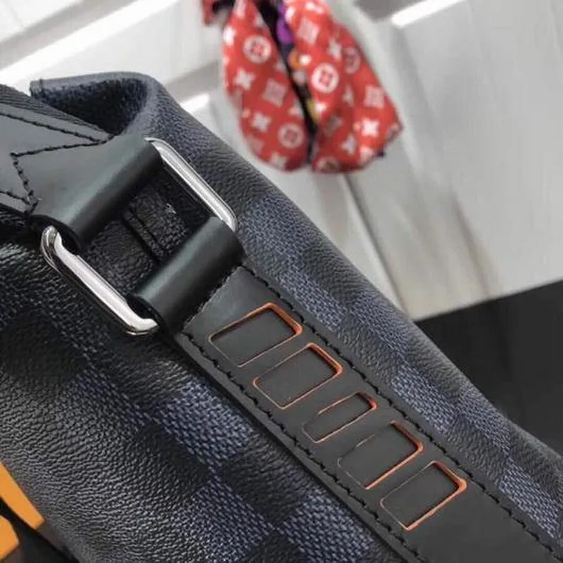 LV N40159 Louis Vuitton Damier Cobalt Discovery Messenger Shoulder Bag Black