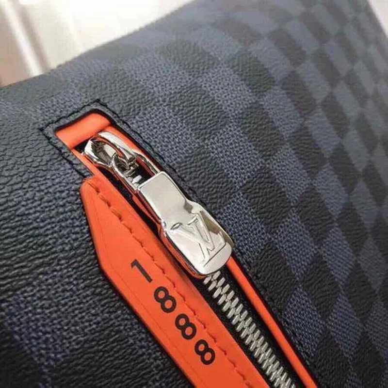 LV N40159 Louis Vuitton Damier Cobalt Discovery Messenger Shoulder Bag Black