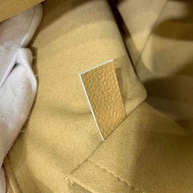 LV M64591 Louis Vuitton Daily Pouch Monogram Canvas Bag M62942 Brown