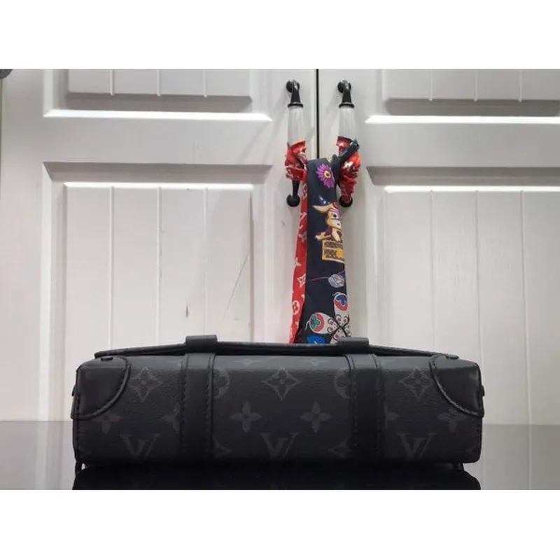 LV M45727 Louis Vuitton Trunk Messenger PM Rectangular Bag Monogram