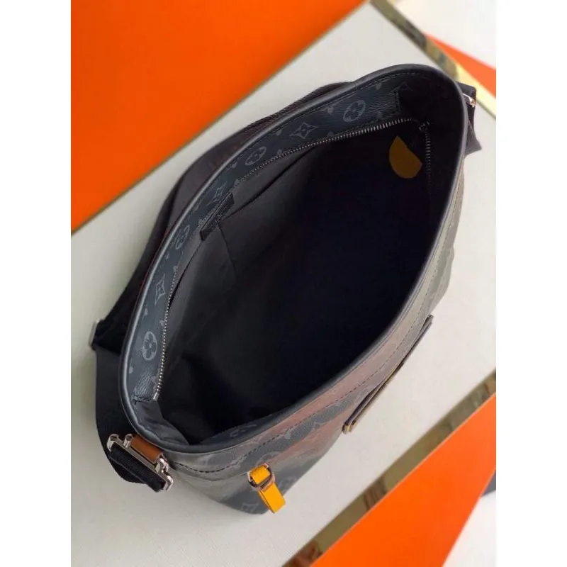 LV M45217 Louis Vuitton Gaston Labels Besace Zippee Medium Messenger Bag Black