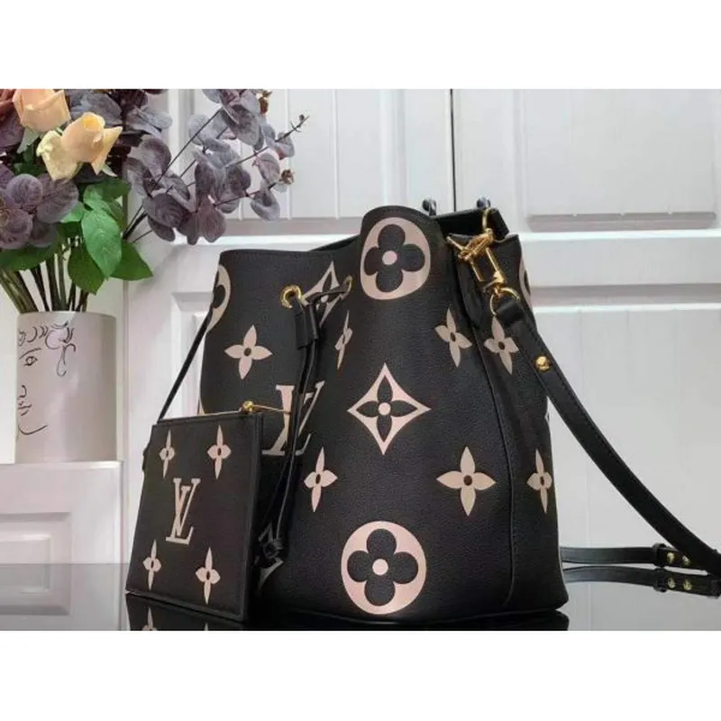 LV M44022 Louis Vuitton M45497 NéONOé Shoulder Bag Black