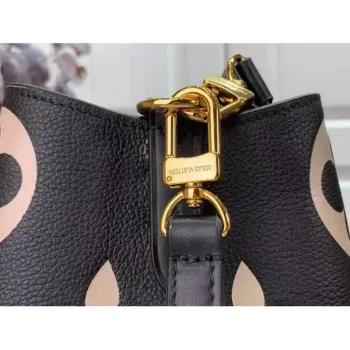 LV M44022 Louis Vuitton M45497 NéONOé Shoulder Bag Black