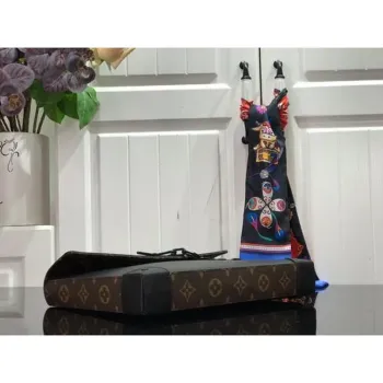 LV M30583 Louis Vuitton Pochette Voyage Steamer Bag Black