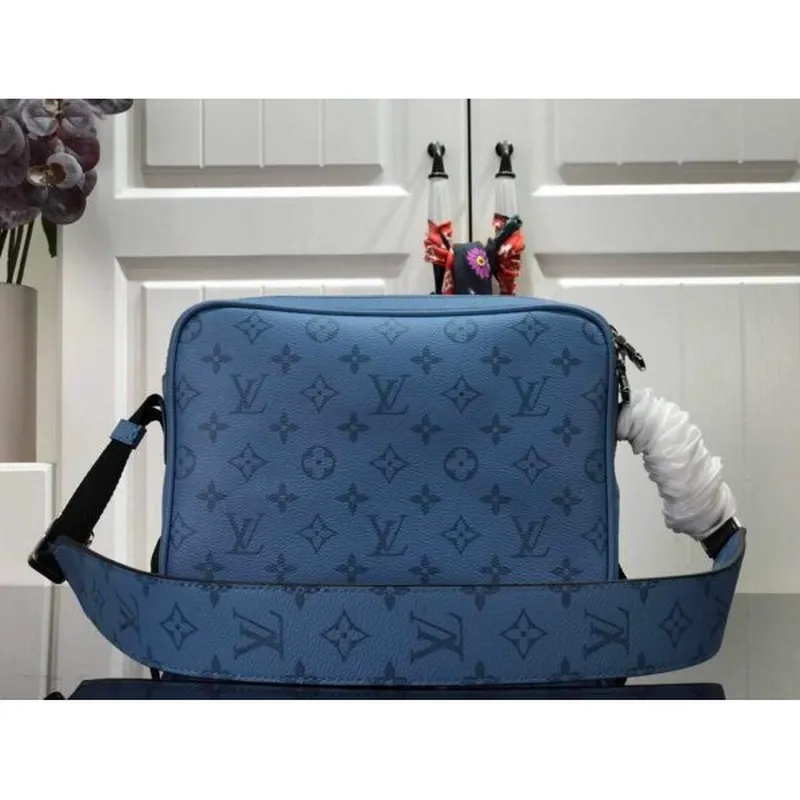 LV M30242 Louis Vuitton Outdoor Messenger Taiga Leather Blue