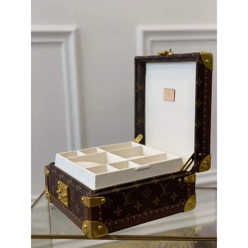 Louis Vuitton M13513 Jewelry Box Monogram LV M20040 White
