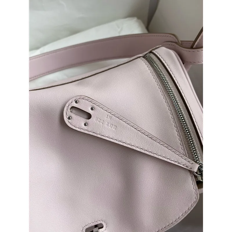 Hermes Lindy 26 Handmade Bag in Mauve Pale Swift Calfskin