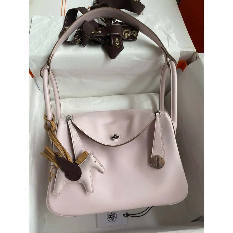 Hermes Lindy 26 Handmade Bag in Mauve Pale Swift Calfskin