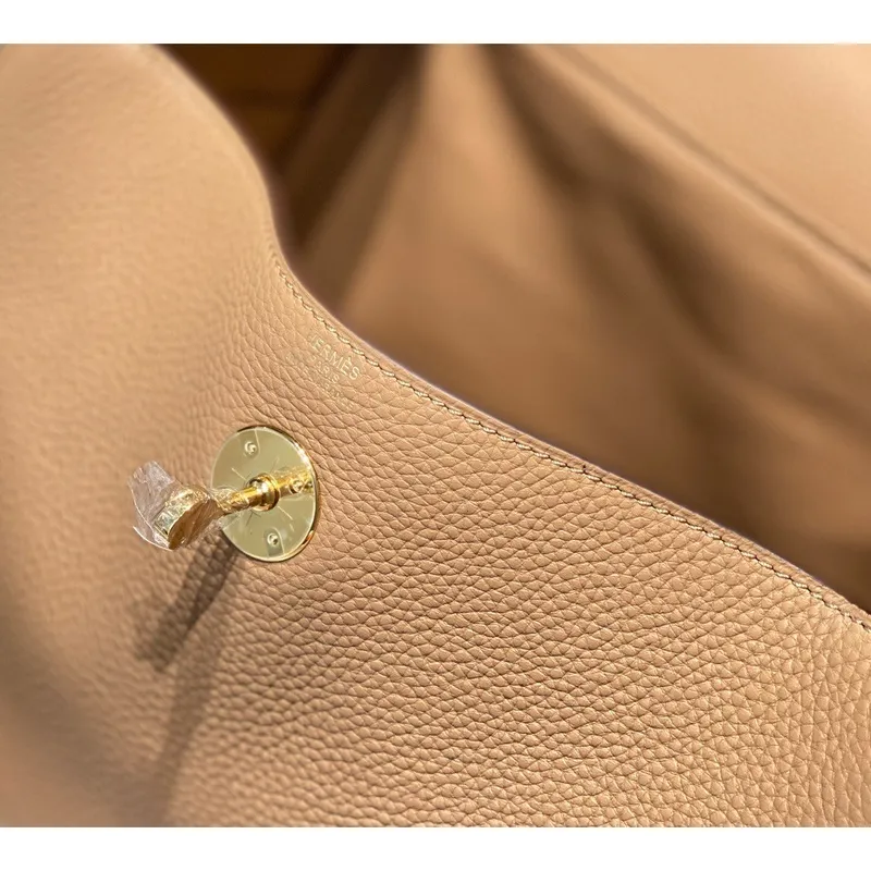 Hermes Lindy 26cm Bag In Chai Clemence Leather GHW