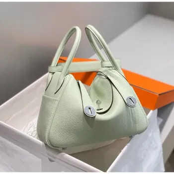 Hermes Lindy 26cm Bag In Vert Fizz Clemence Leather GHW