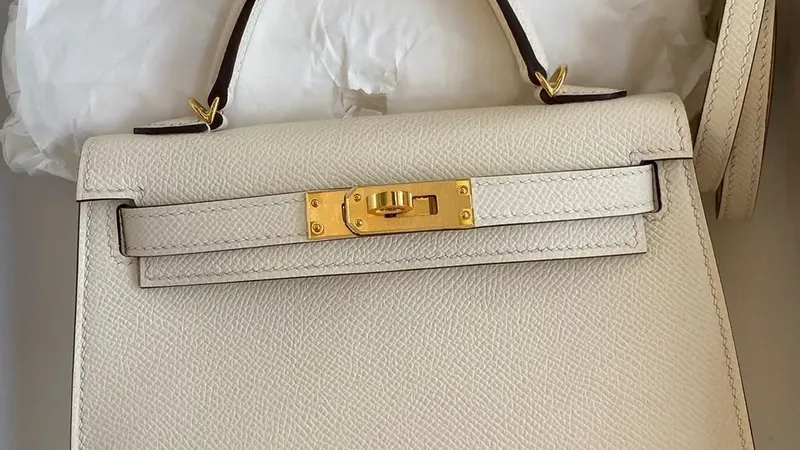 Kelly Mini II Sellier in Nata Epsom Calfskin: Compact Mastery of Craftsmanship