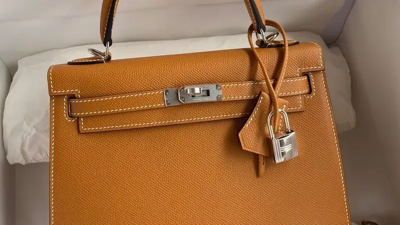 Kelly Sellier 25 Handmade Bag in Toffee Epsom Calfskin: Timeless Luxury and Practical Elegance