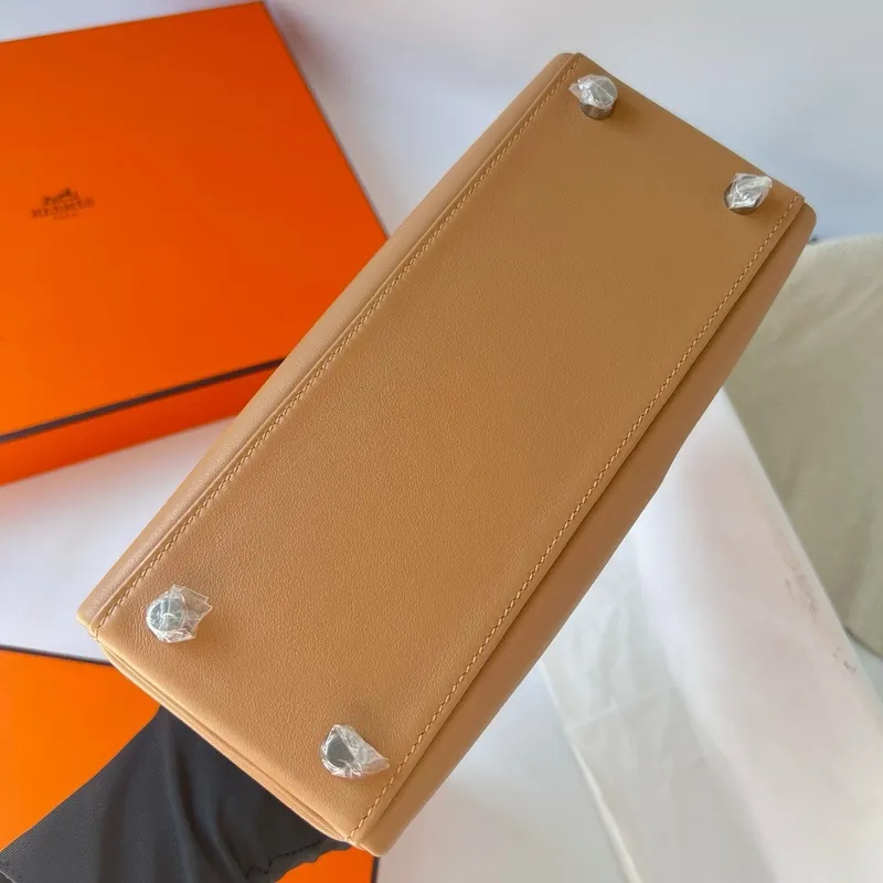 Kelly Colormatic 25 Handmade Bag in Chai Swifit Leather