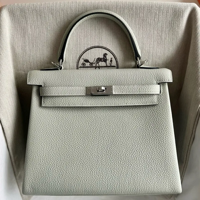 Kelly Retourne 25 Handmade Bag in Gris Neve Clemence Leather