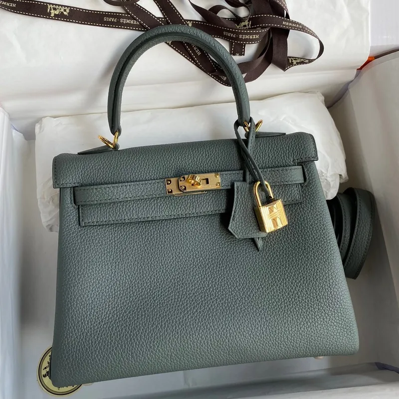 Kelly Retourne 25 Handmade Bag In Vert Amande Clemence Leather