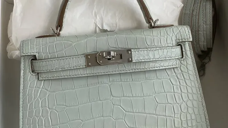 Kelly Mini II Sellier in Gris Neve Matte Alligator — Handcrafted Luxury in Miniature