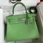 Kelly Retourne 28 Handmade Bag in Vert Criquet Evercolor Calfskin