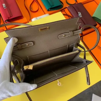 Kelly Classique To Go Wallet In Taupe Epsom Calfskin