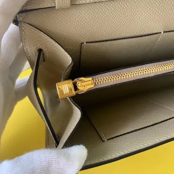 Kelly Classique To Go Wallet In Tourterelle Epsom Calfskin