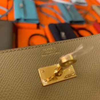 Kelly Classique To Go Wallet In Tourterelle Epsom Calfskin