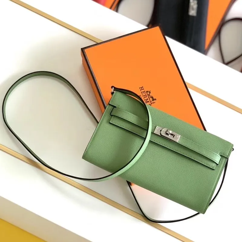 Kelly Classique To Go Wallet In Vert Criquet Epsom Calfskin